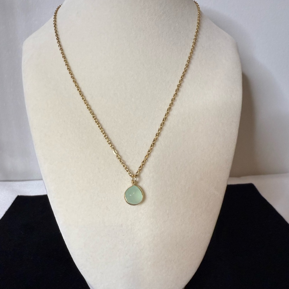 #032 Elegant Gold Tone Necklace with Green Pendant